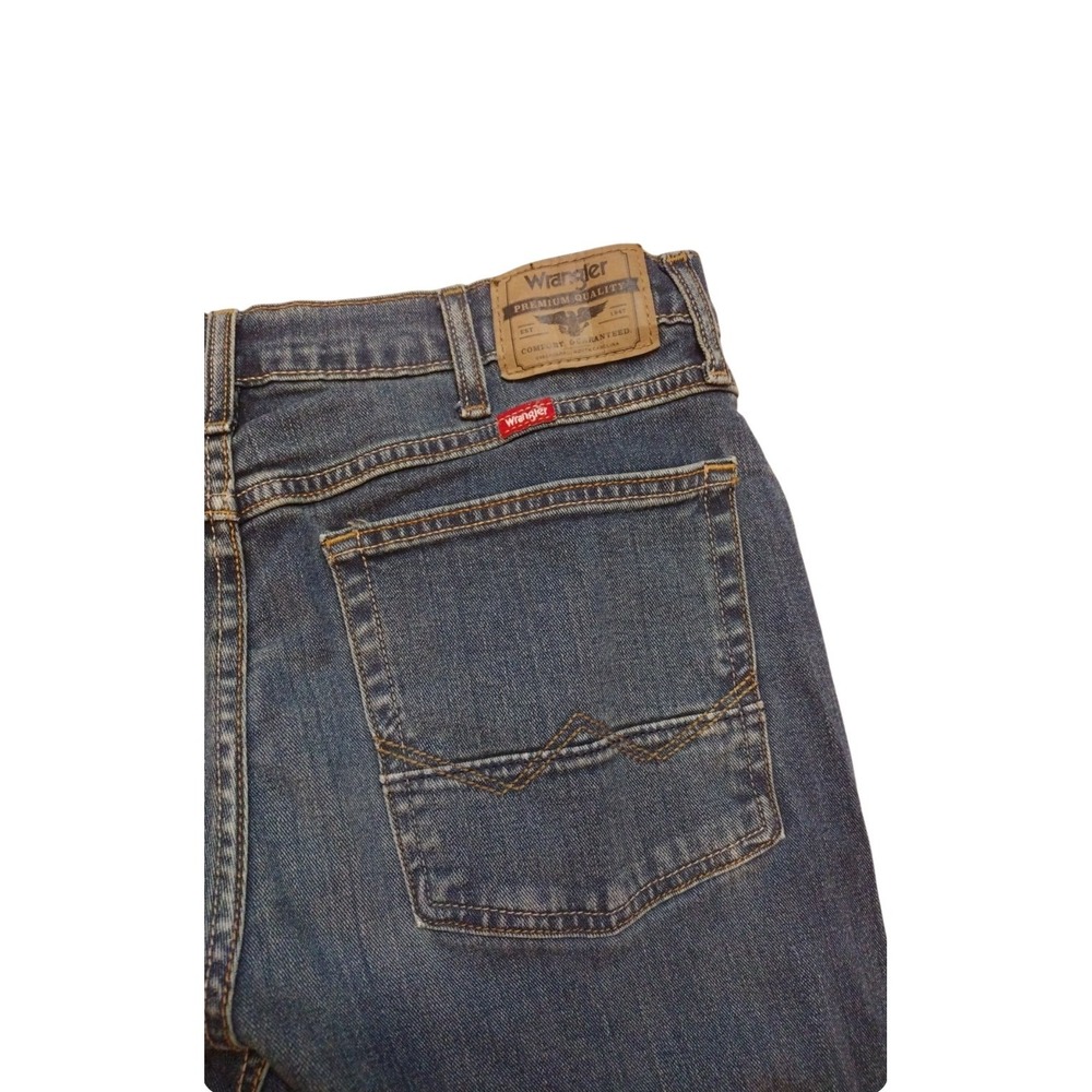 wrangler jeans relaxed boot Men W32 L34 Blue Denim - Picture 1 of 9